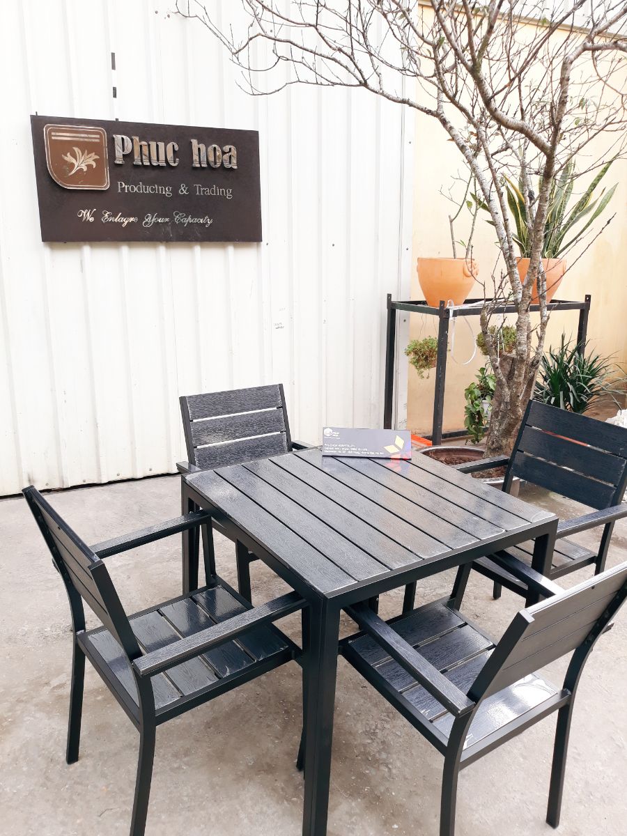 bàn ghế cafe sân vườn